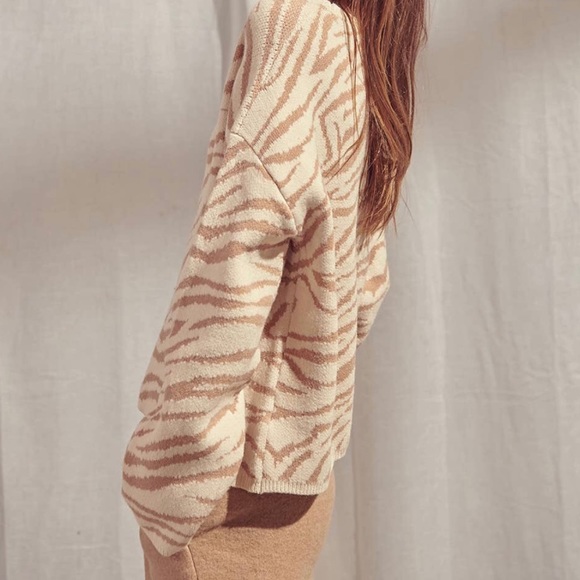 Zebra Print Sweater - Picture 7 of 9